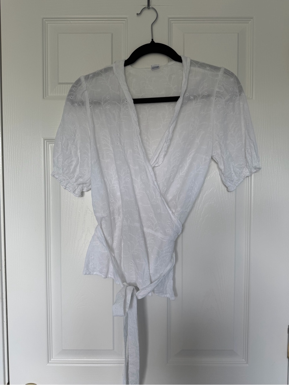 Old Navy White Eyelet Wrap Top Size Small